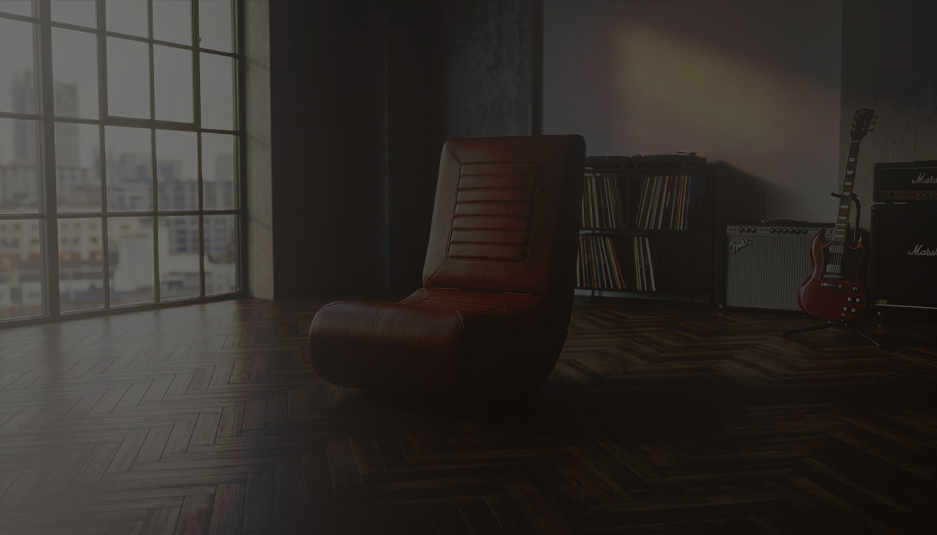 Torino Lounge — sillón de cuero artesanal en un loft industrial iluminado por luz natural